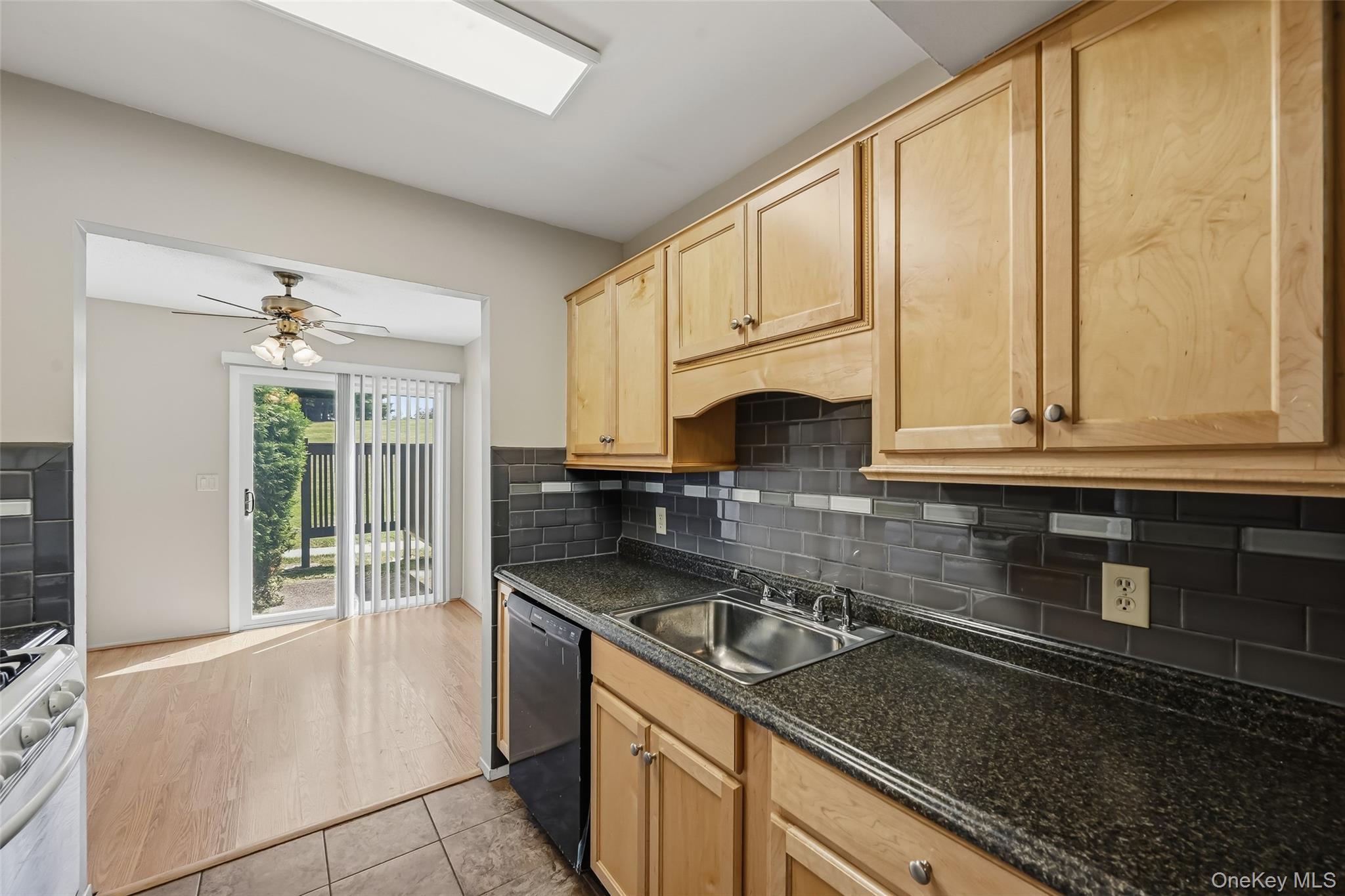 1005 Whispering Hills Property Photo 9