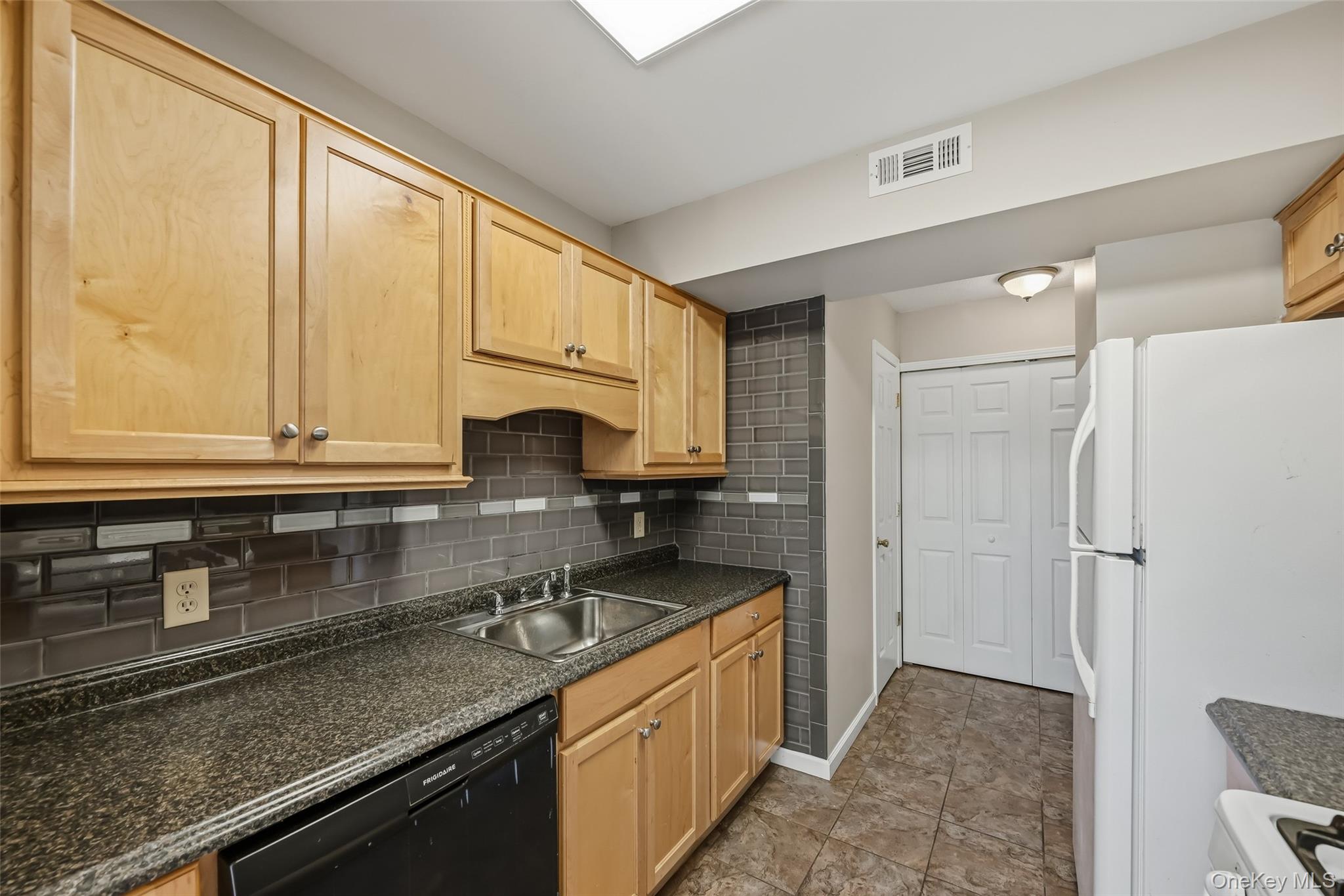 1005 Whispering Hills Property Photo 10