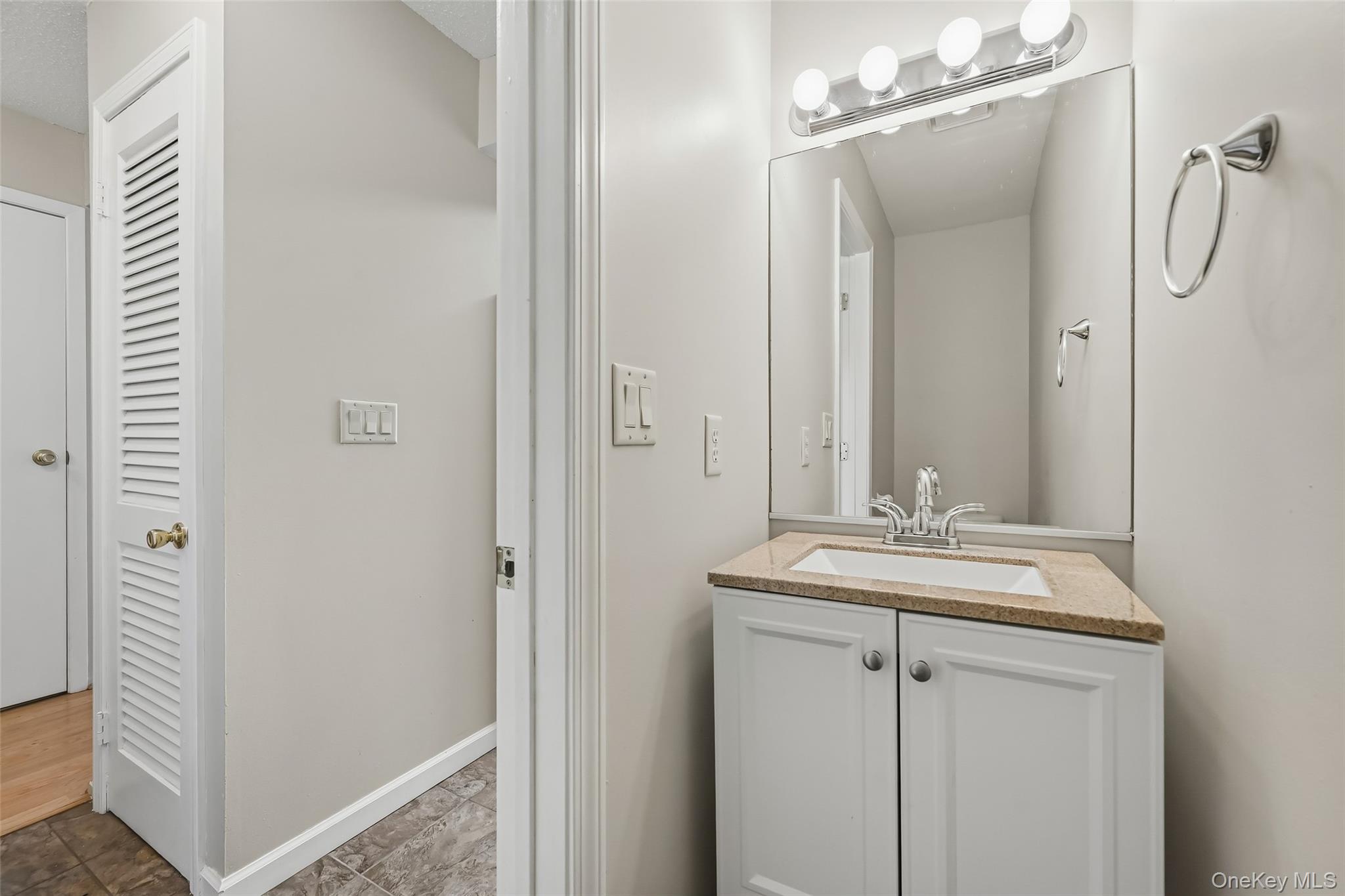1005 Whispering Hills Property Photo 11