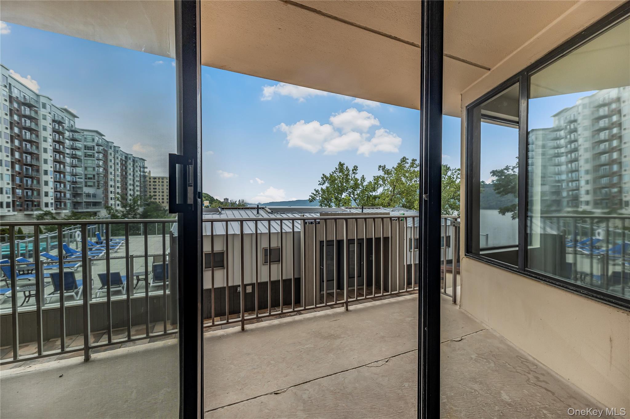 1155 Warburton Avenue 2s Property Photo 8