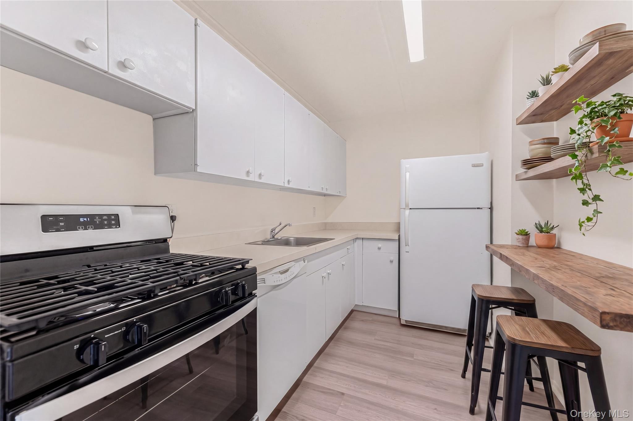 1155 Warburton Avenue 2s Property Photo 11
