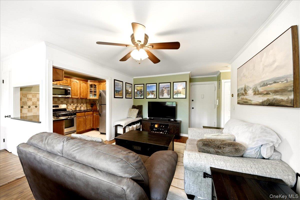828 Pelhamdale Avenue 2p Property Photo 3