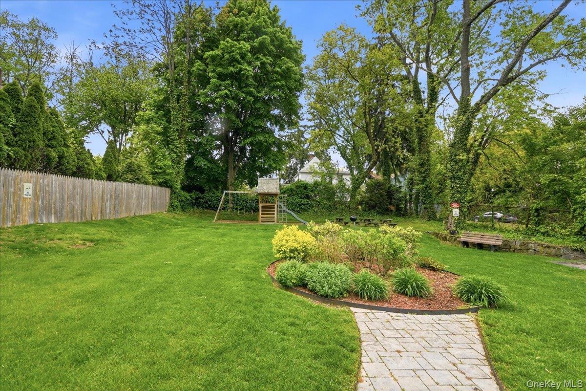 828 Pelhamdale Avenue 2p Property Photo 12