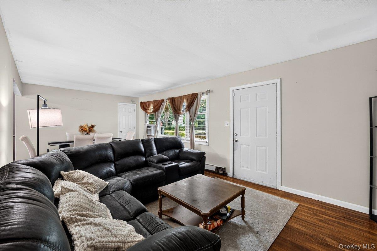 287 Whittier Drive Property Photo 3