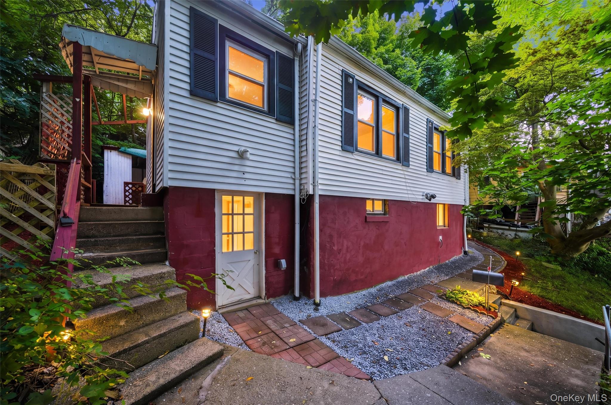 669 N Division Street Property Photo 1