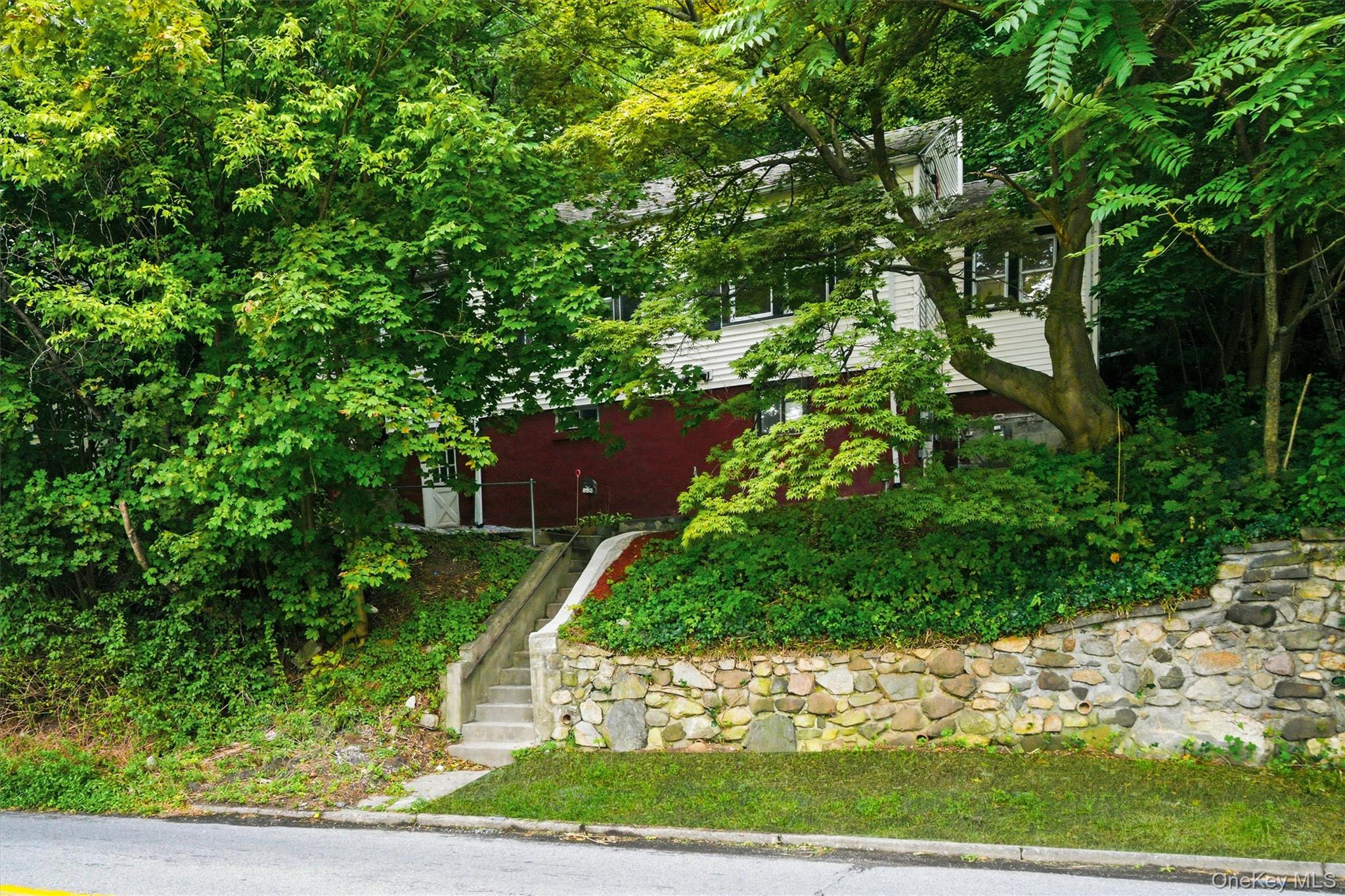 669 N Division Street Property Photo 2