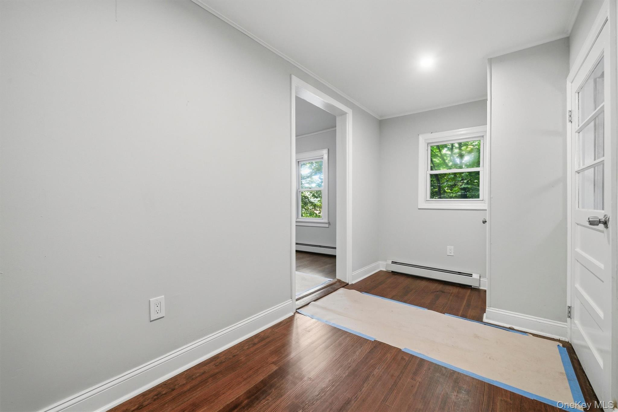 669 N Division Street Property Photo 4