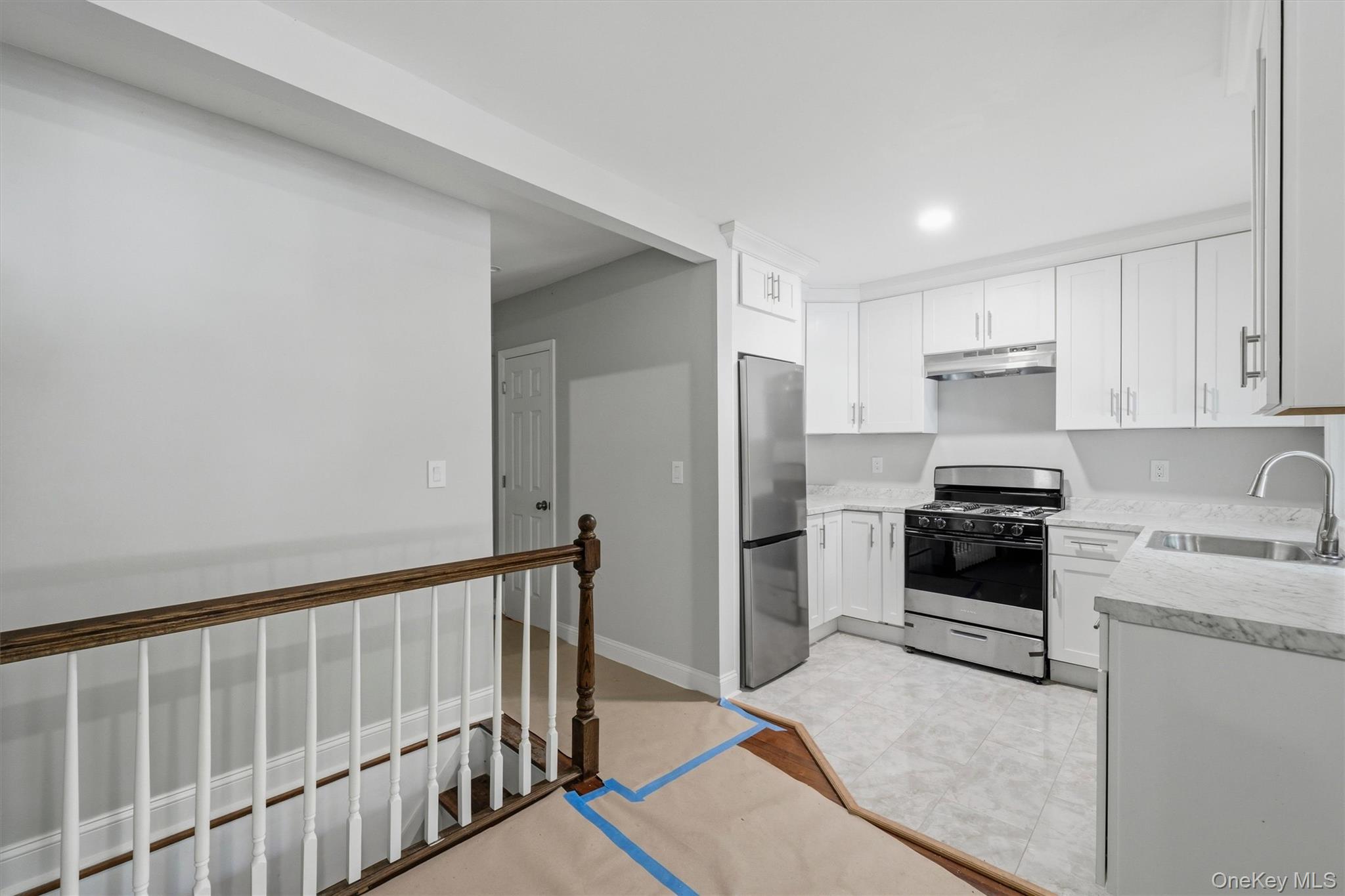 669 N Division Street Property Photo 11