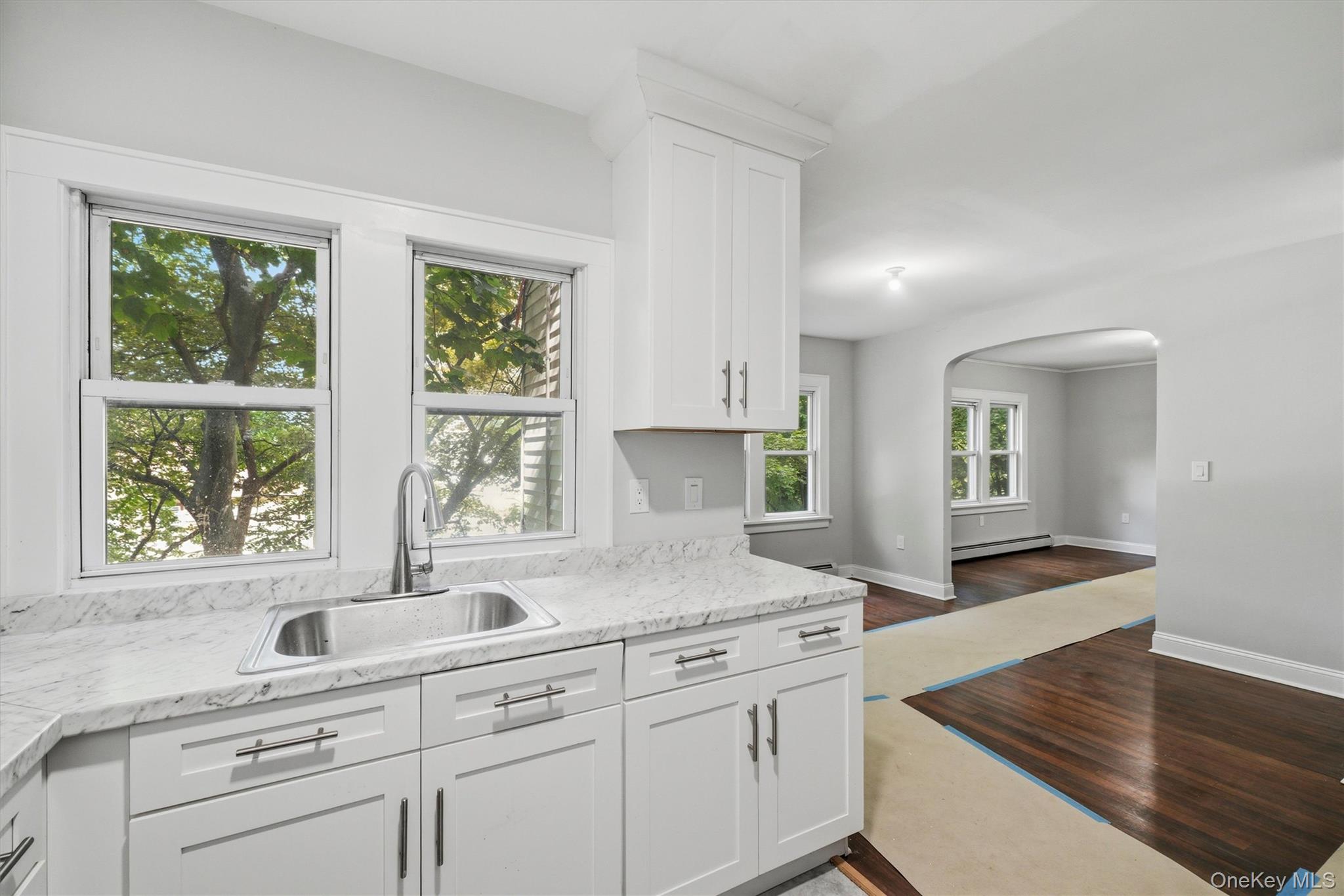 669 N Division Street Property Photo 15