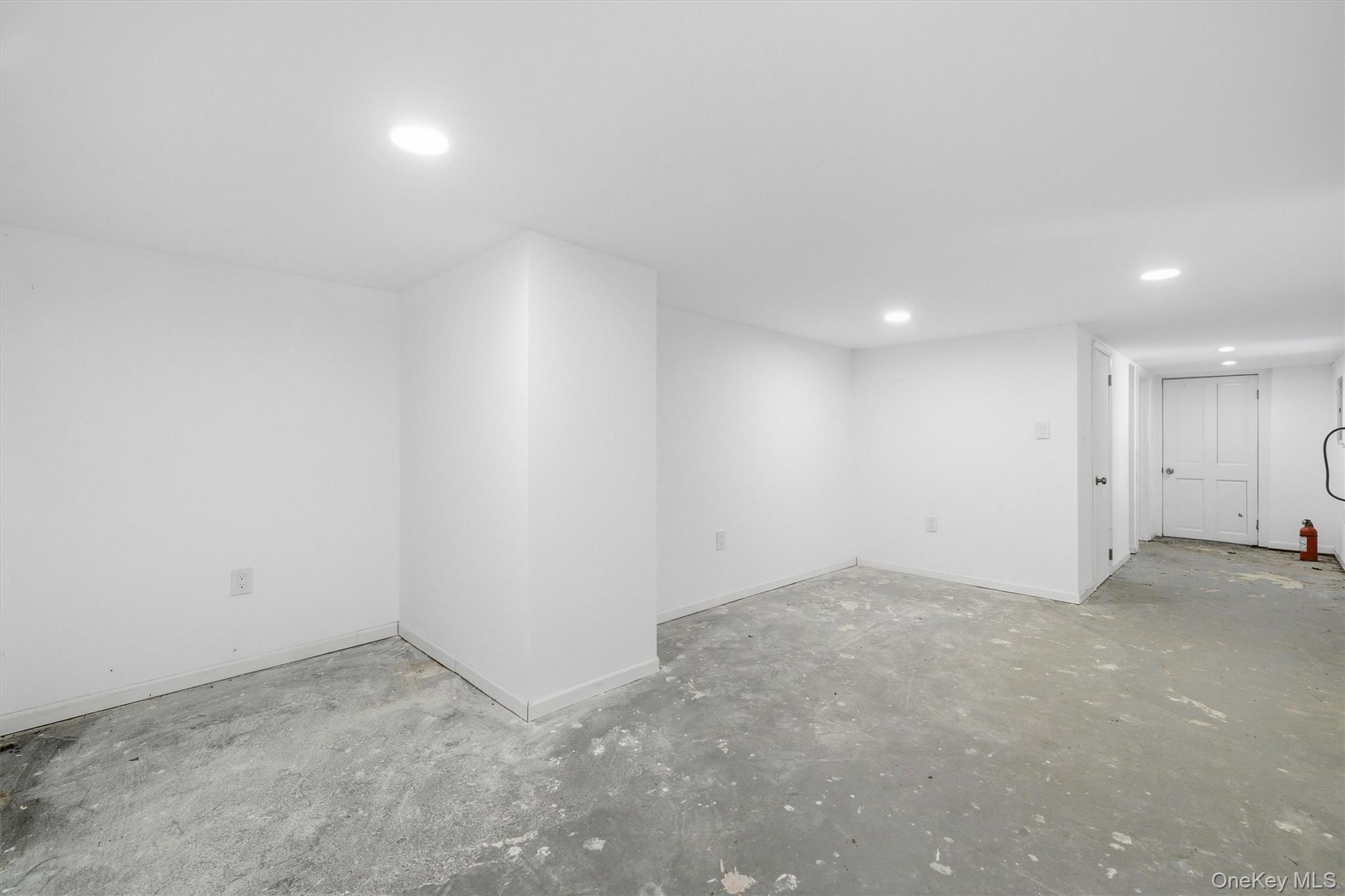 669 N Division Street Property Photo 23