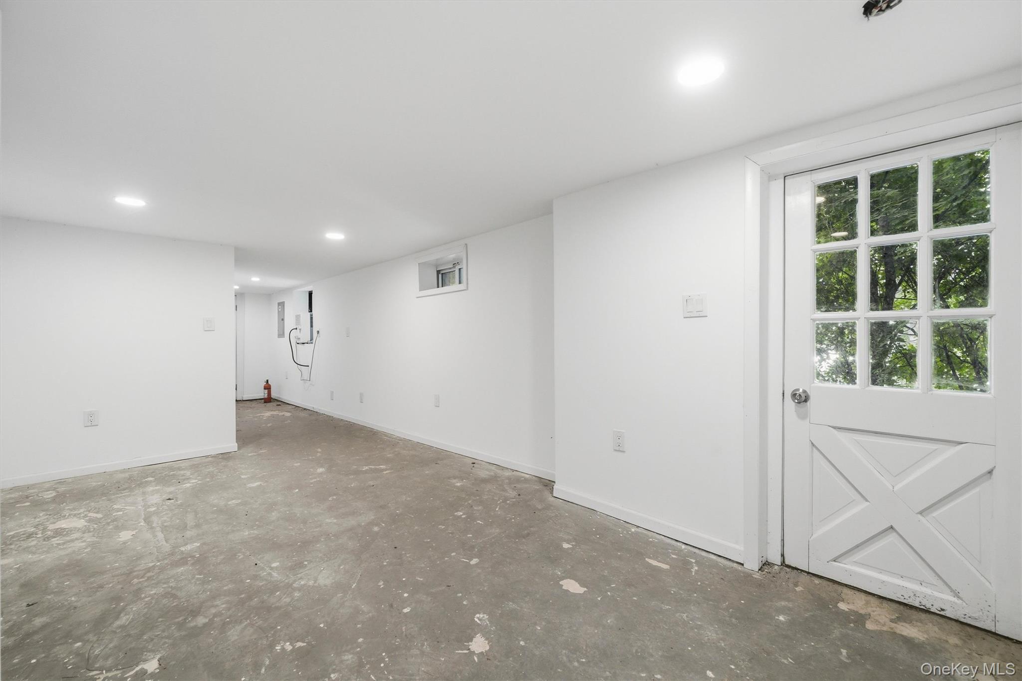 669 N Division Street Property Photo 24
