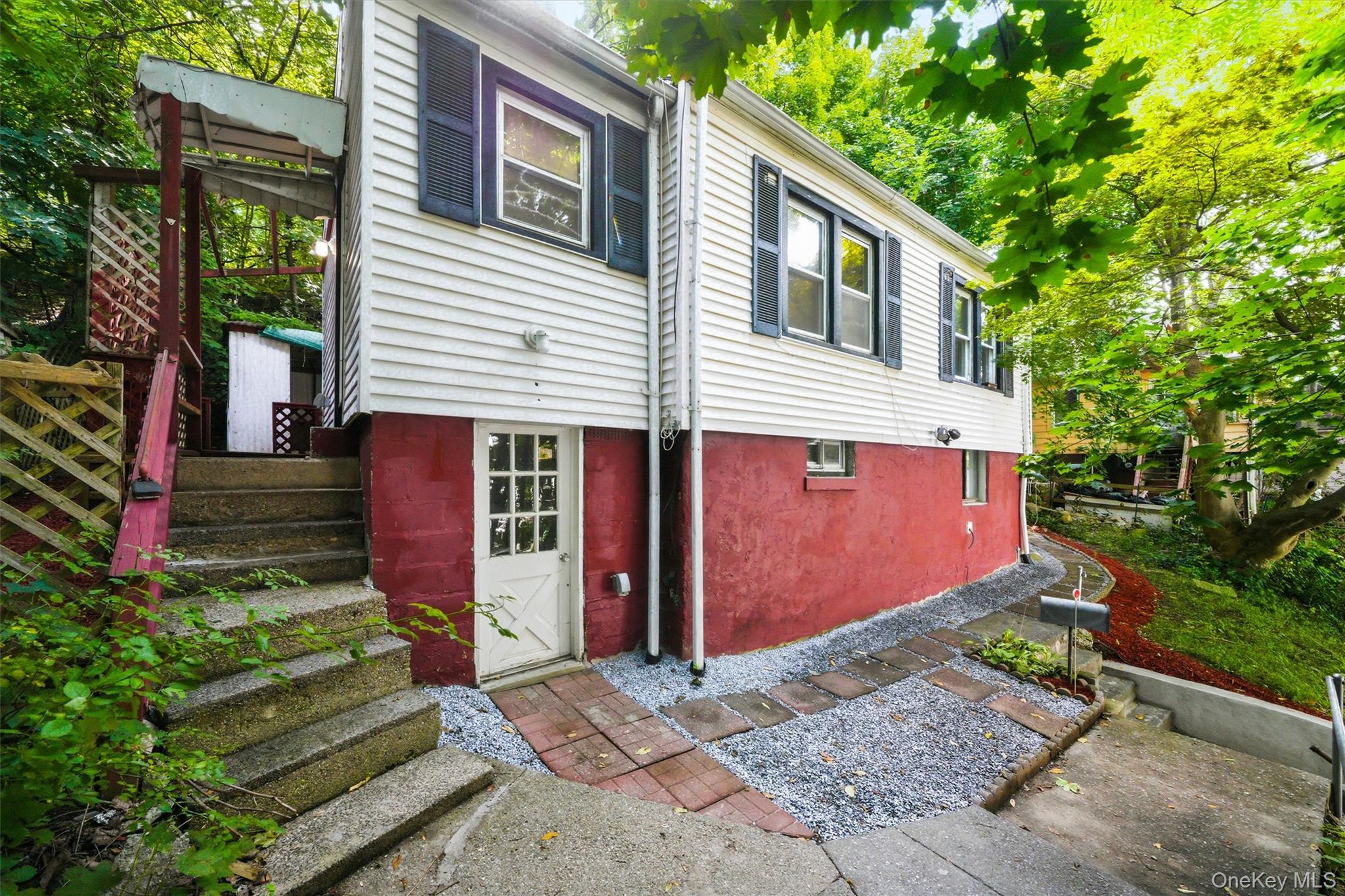 669 N Division Street Property Photo 25
