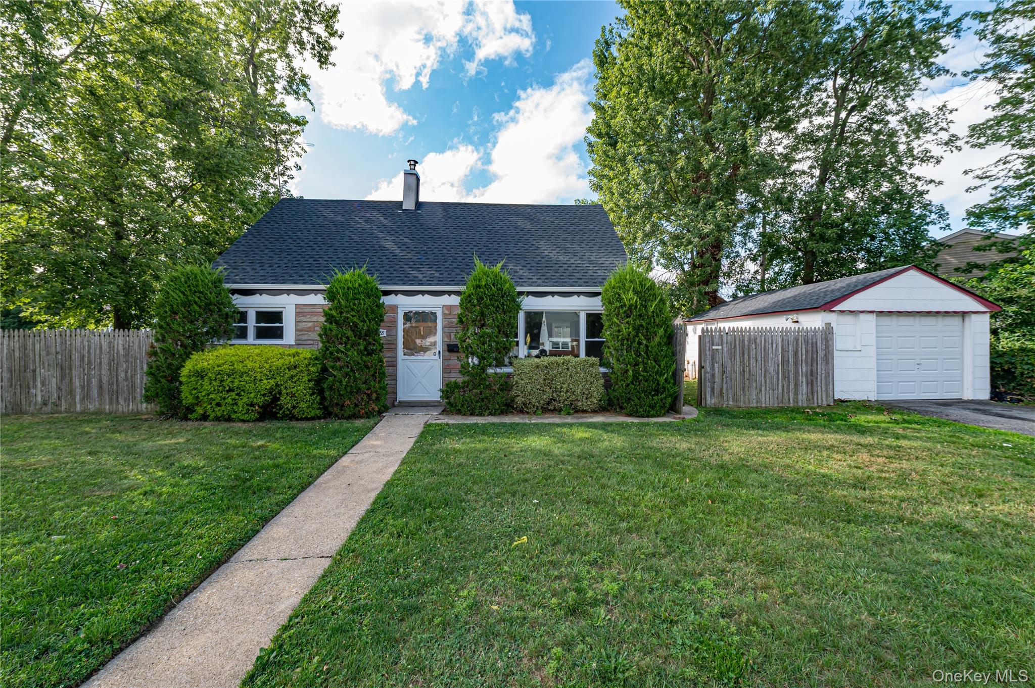 2528 Marshall Avenue Property Photo 1