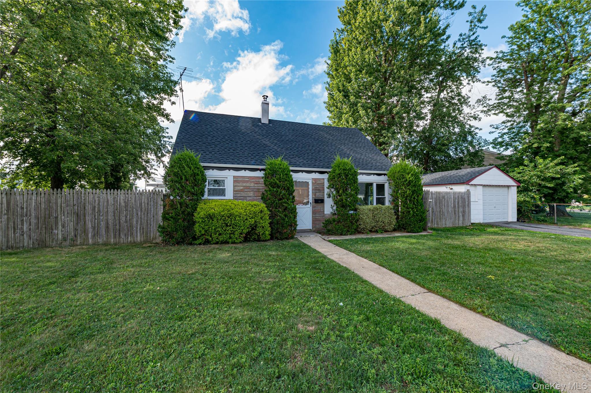 2528 Marshall Avenue Property Photo 2