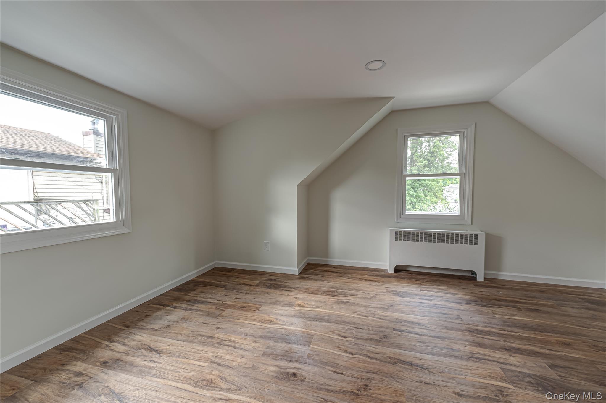 2528 Marshall Avenue Property Photo 4