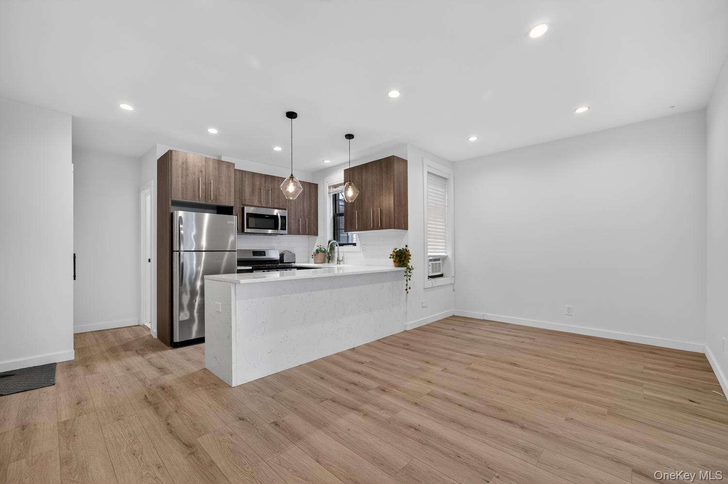 91 Mineola Boulevard A Property Photo 5