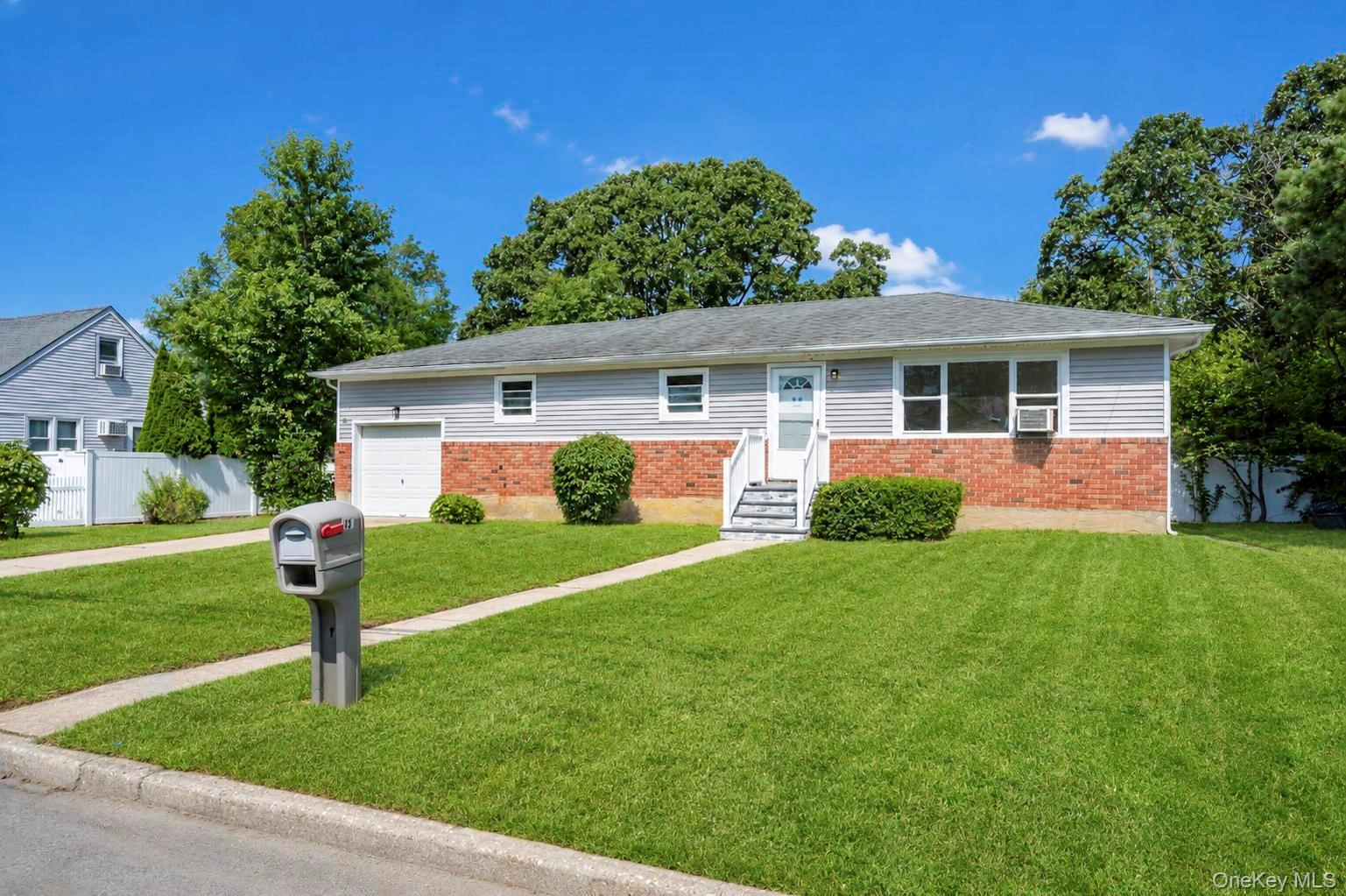 334 Robbins Street Property Photo 3