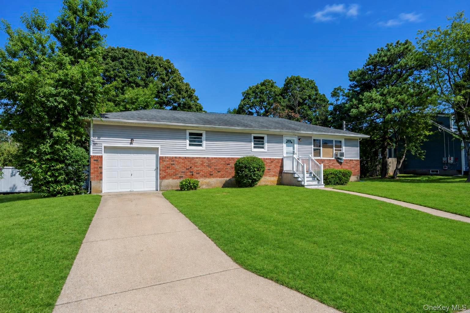 334 Robbins Street Property Photo 4