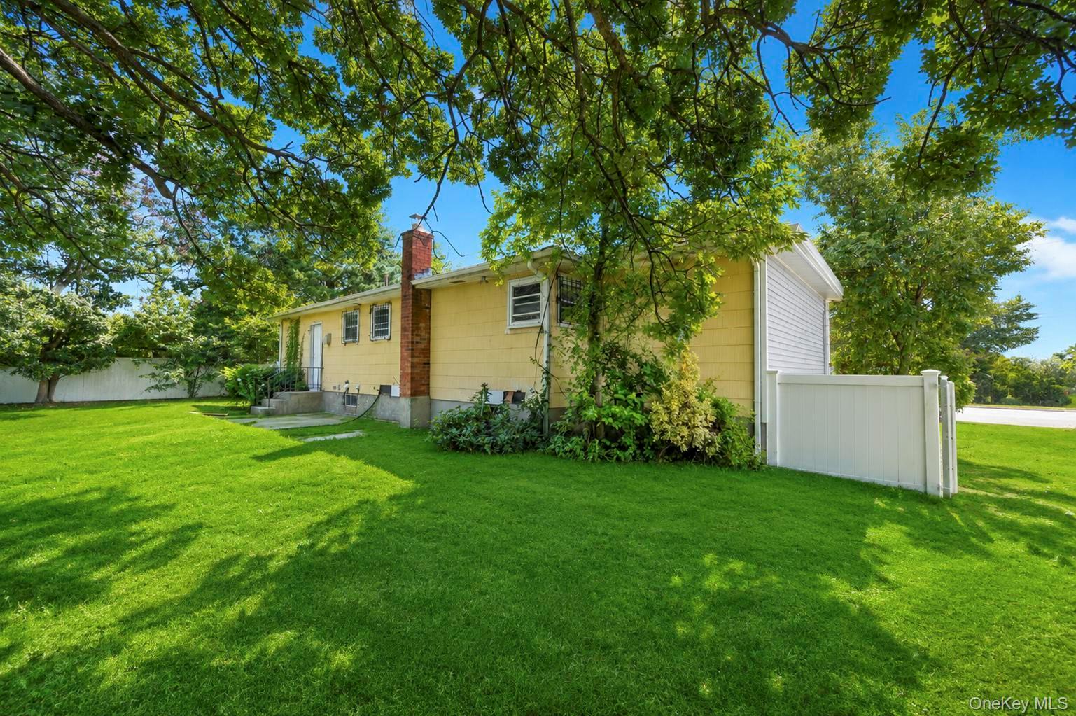 334 Robbins Street Property Photo 6