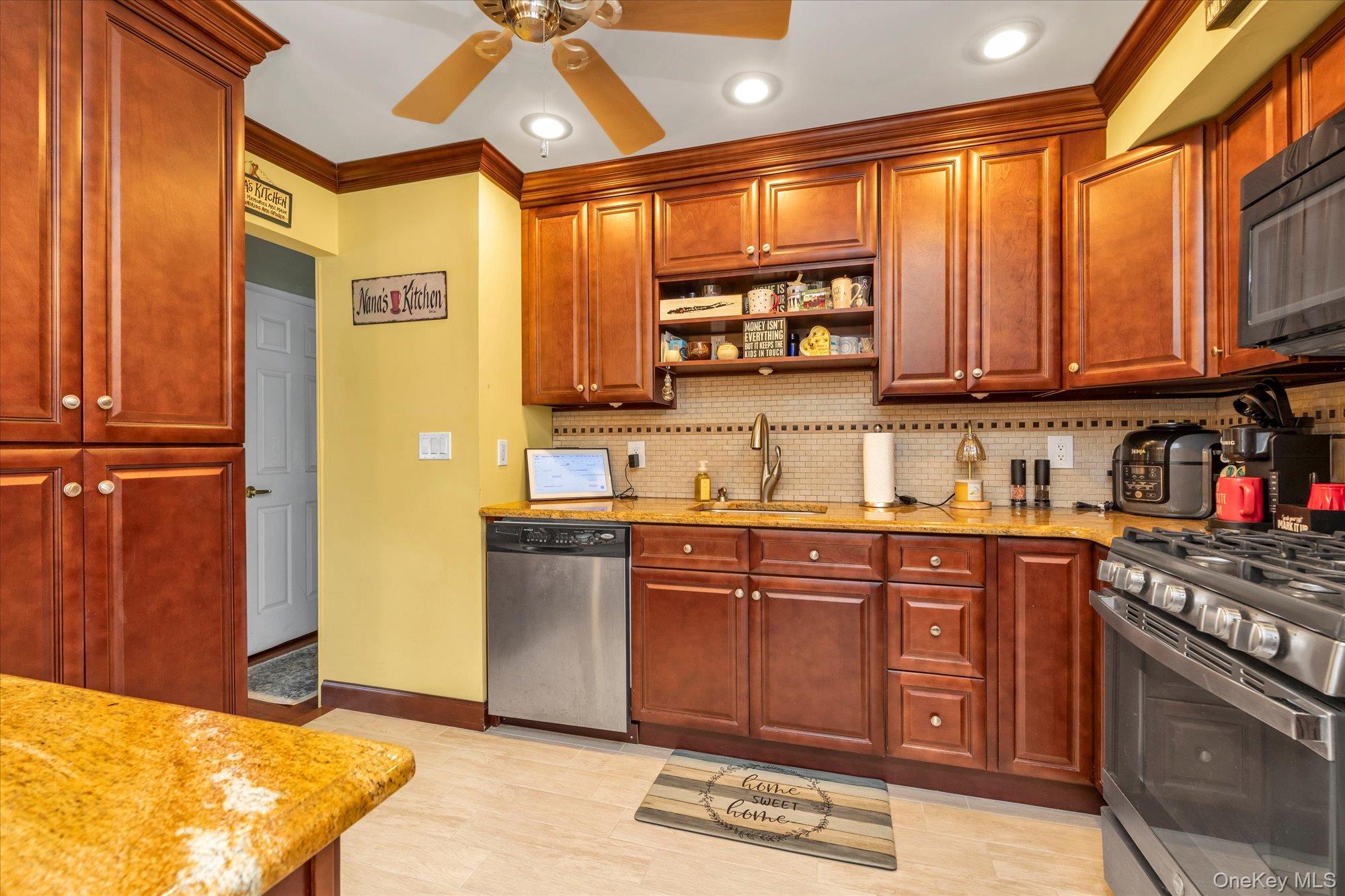 3917 Miller Place Property Photo 6