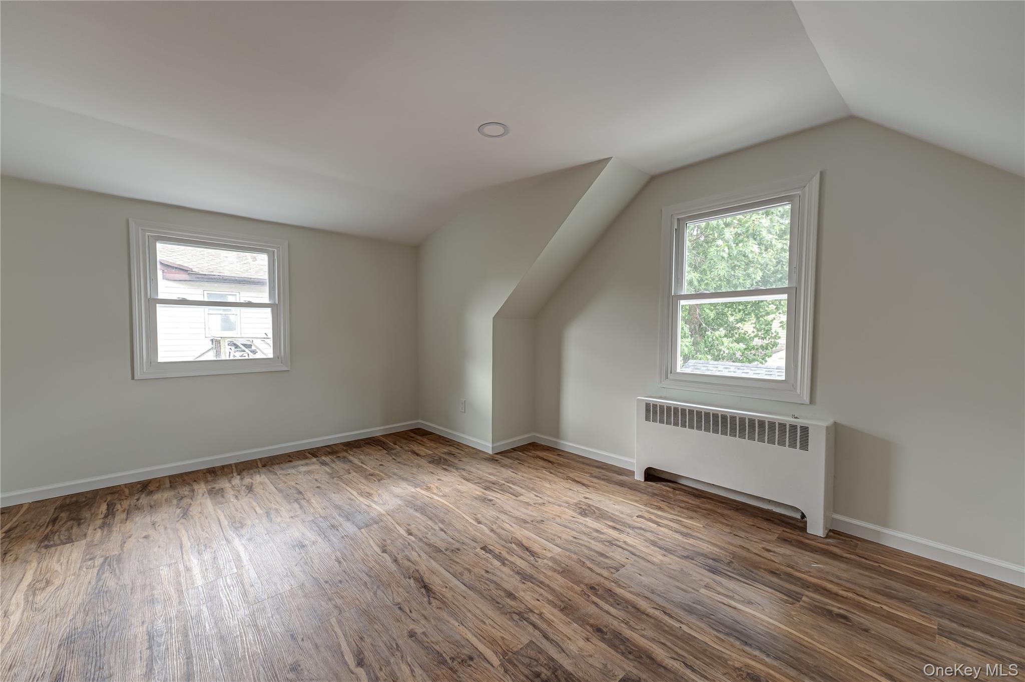 2528 Marshall Avenue Property Photo 5