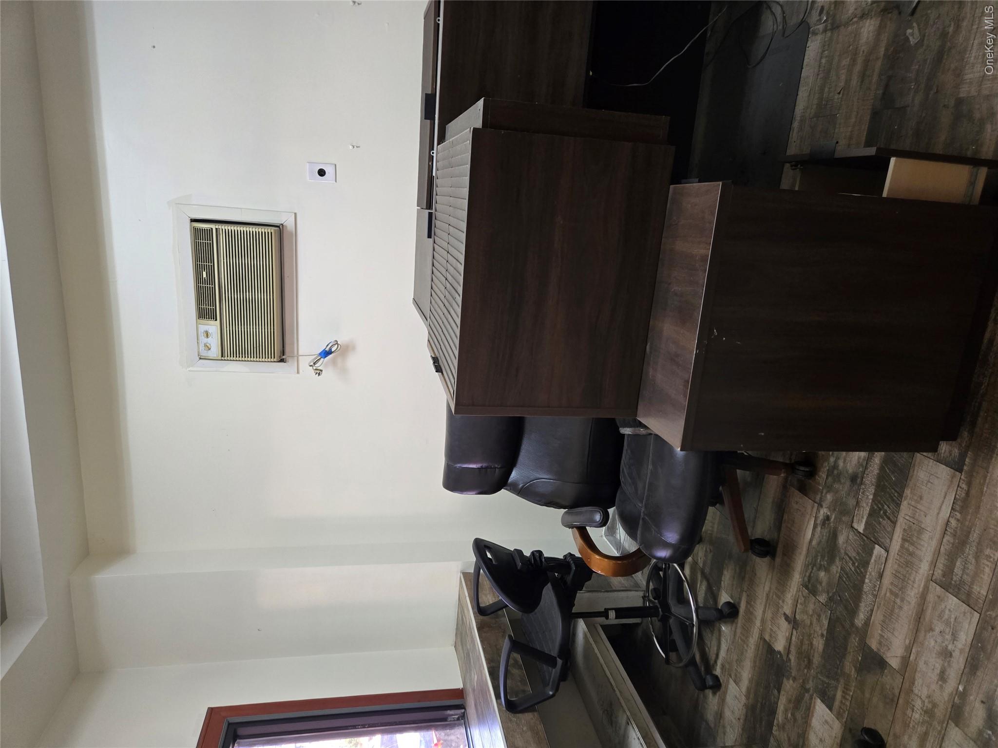 3958 Bronxwood Avenue Property Photo 4