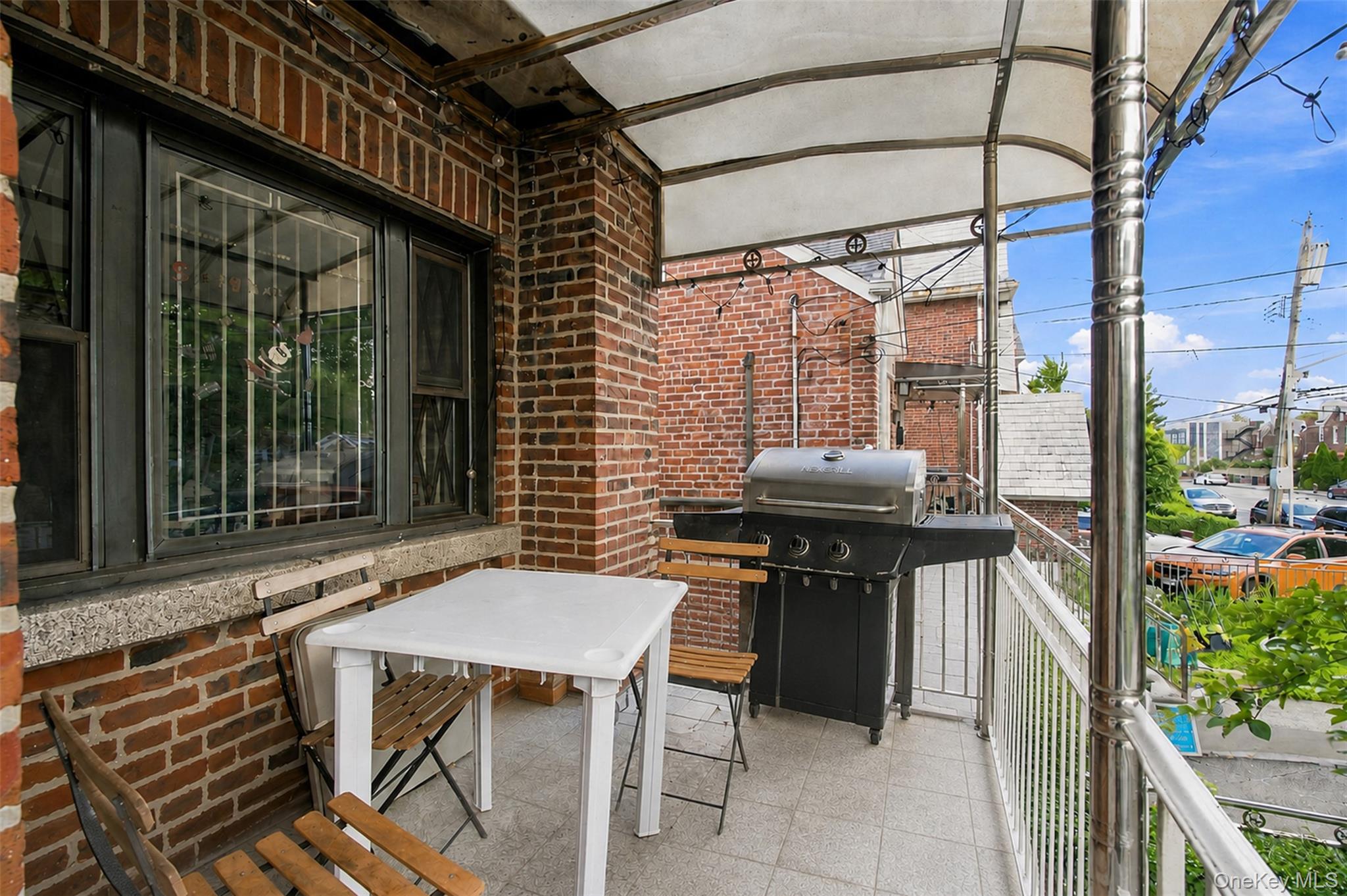 2546 Laconia Avenue Property Photo 4