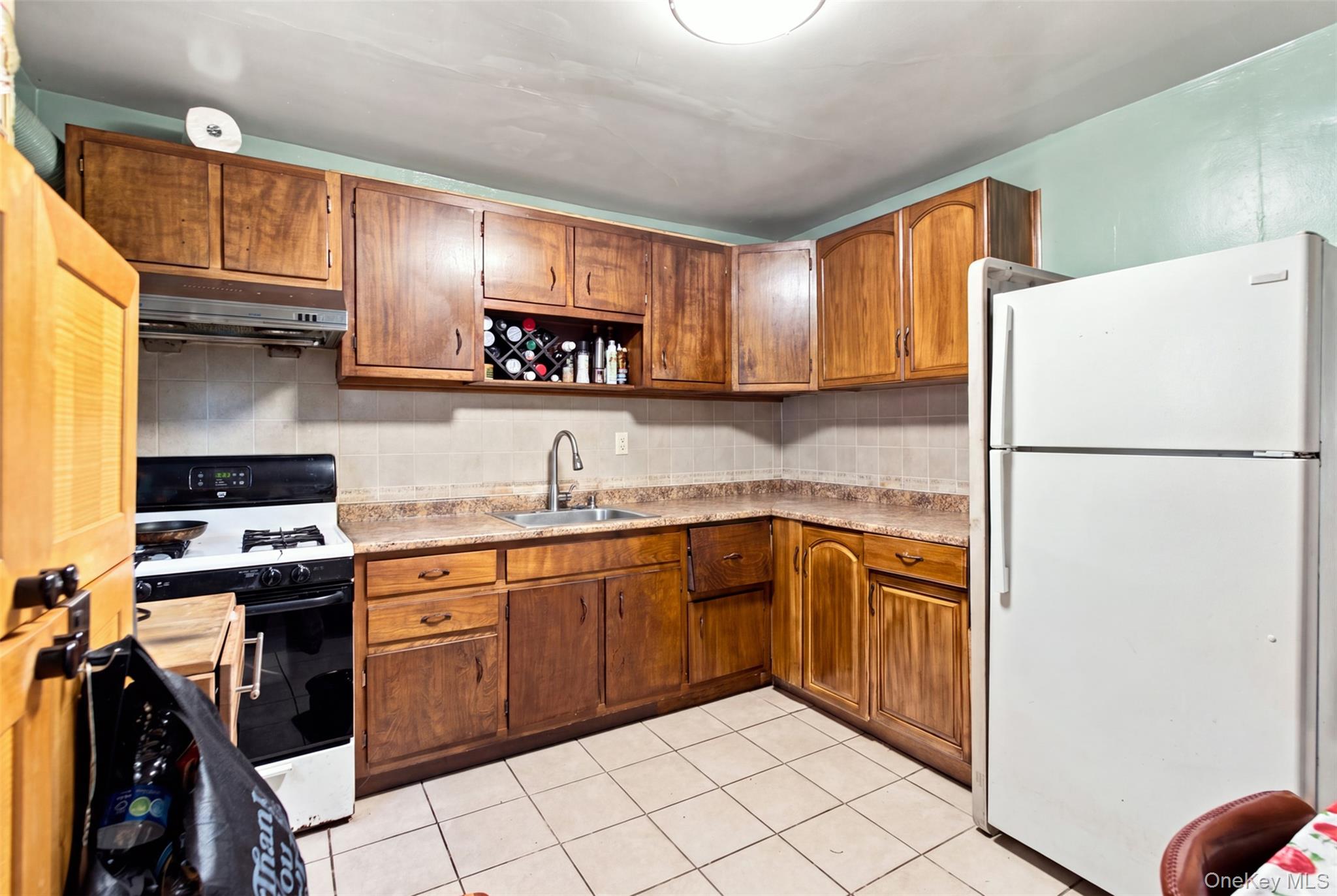 2546 Laconia Avenue Property Photo 17
