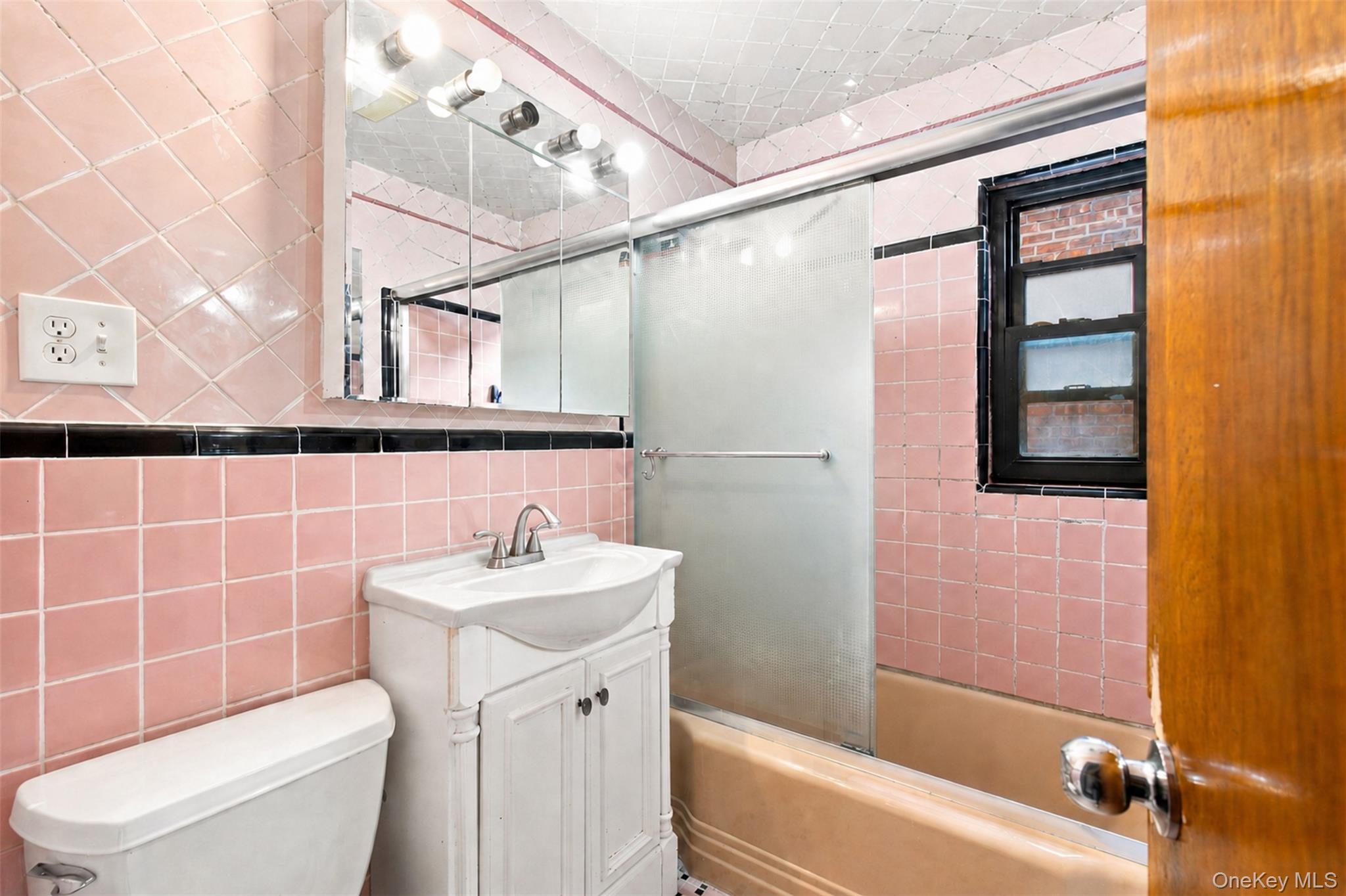 2546 Laconia Avenue Property Photo 23