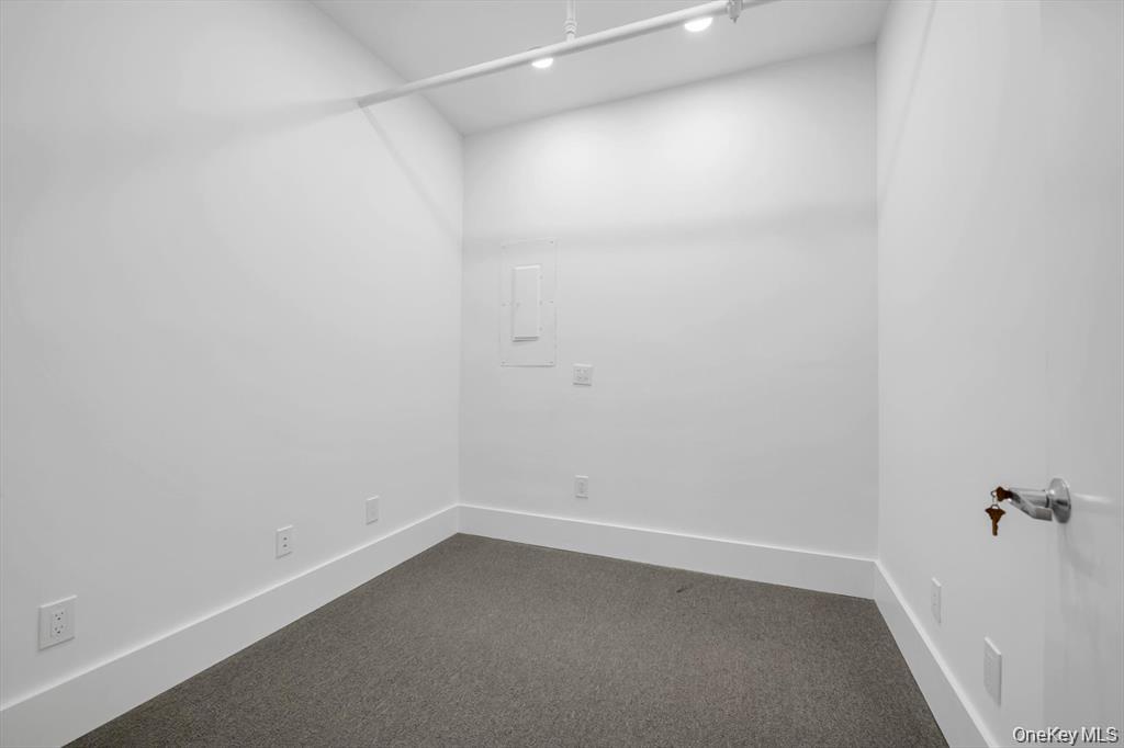 705 Middle Neck Rd. #304 304 Property Photo 15