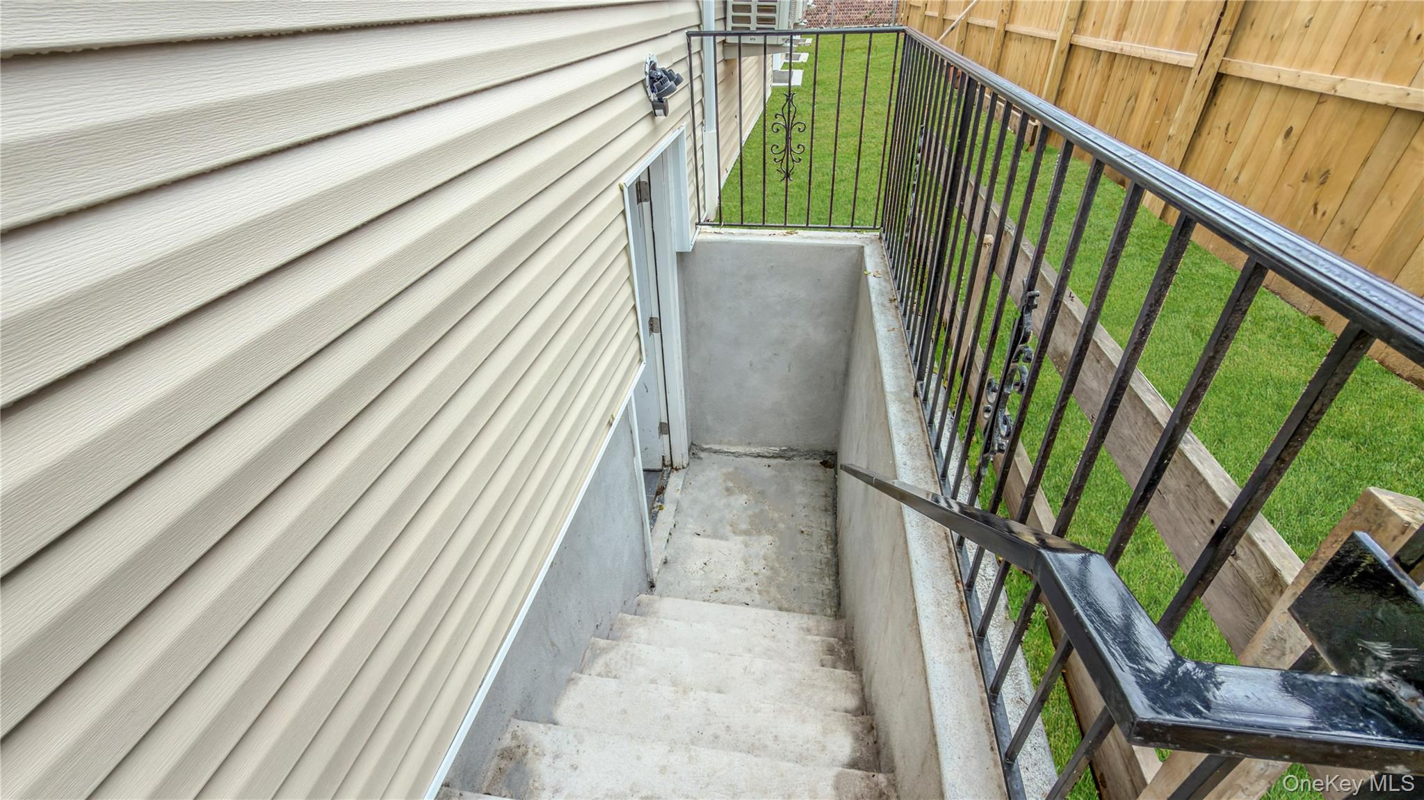903 E 93rd Street Property Photo 40