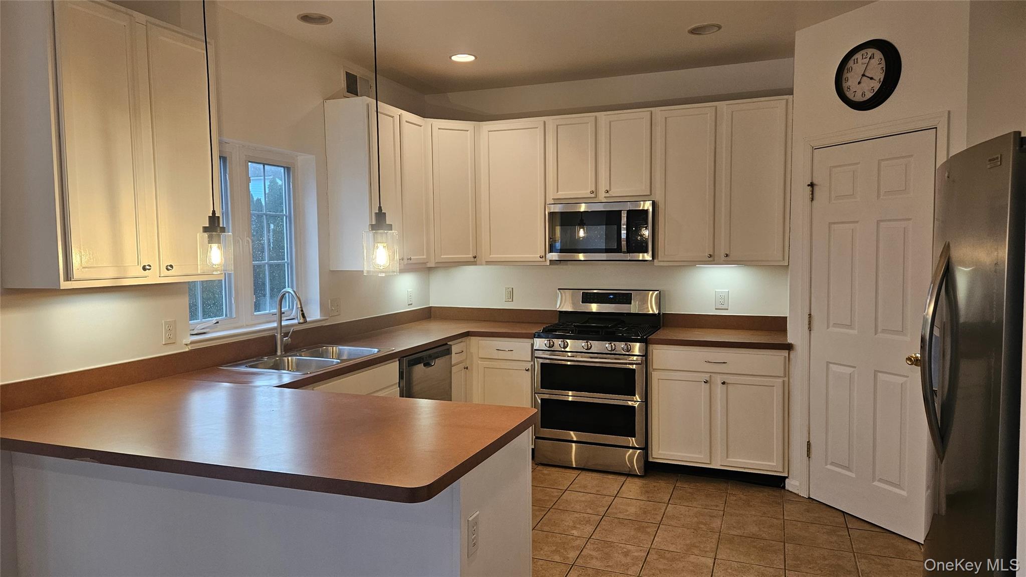 2719 Colonial Drive Property Photo 5