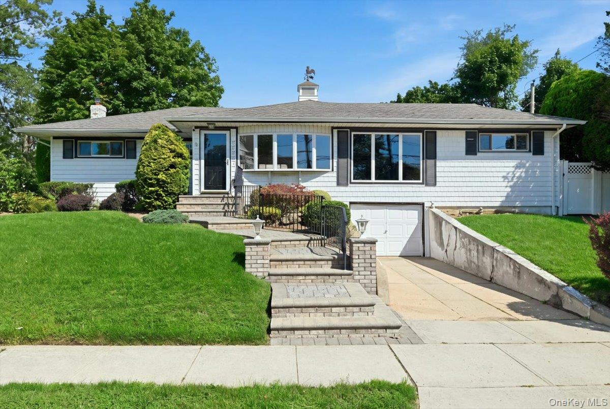 3695 Waverly Avenue Property Photo 1