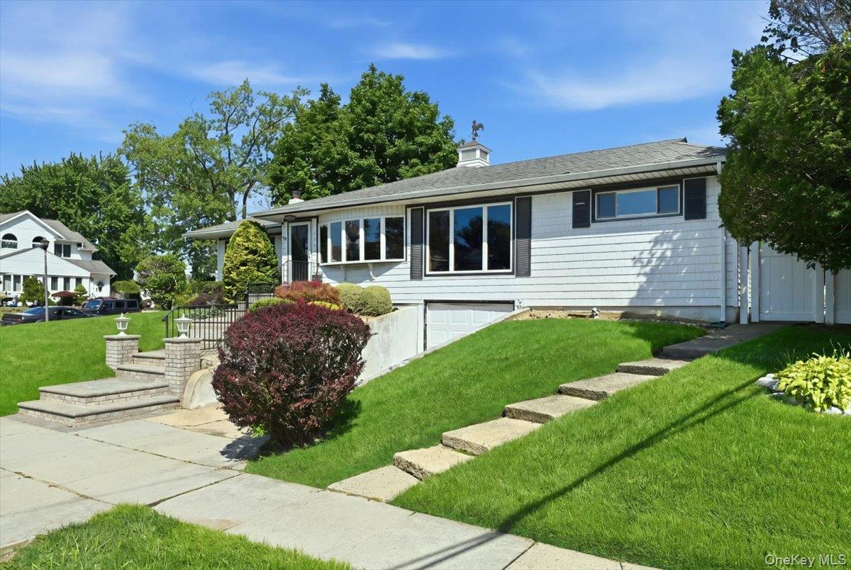 3695 Waverly Avenue Property Photo 3