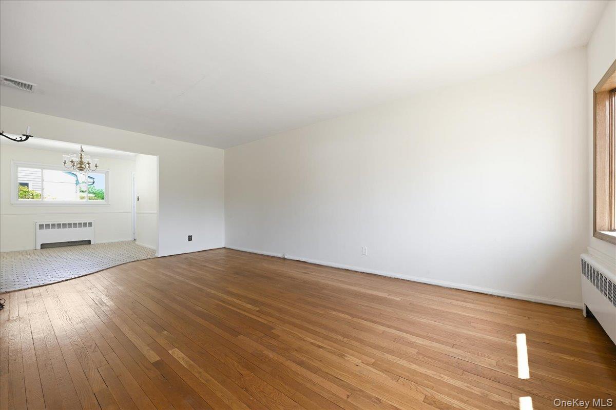 3695 Waverly Avenue Property Photo 4