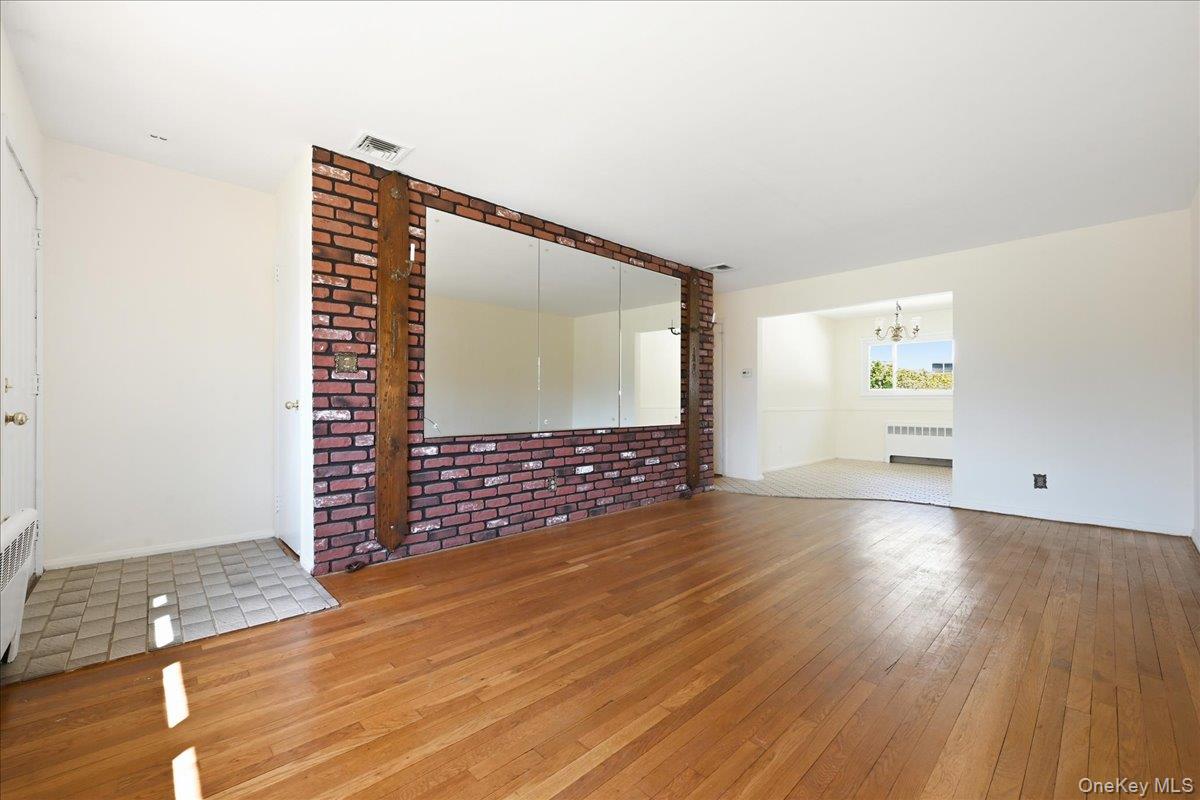 3695 Waverly Avenue Property Photo 5