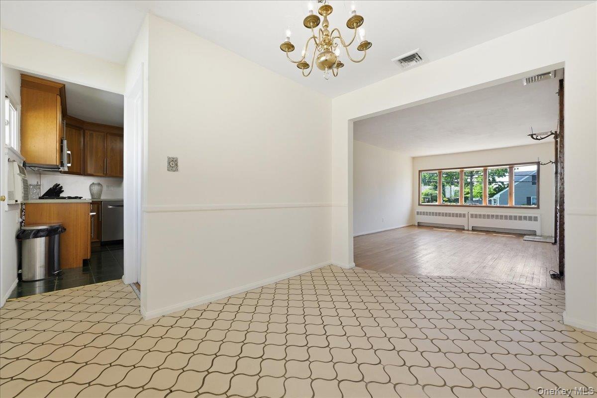 3695 Waverly Avenue Property Photo 9