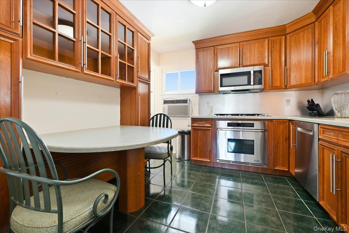 3695 Waverly Avenue Property Photo 11