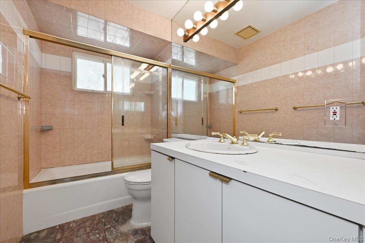 3695 Waverly Avenue Property Photo 23