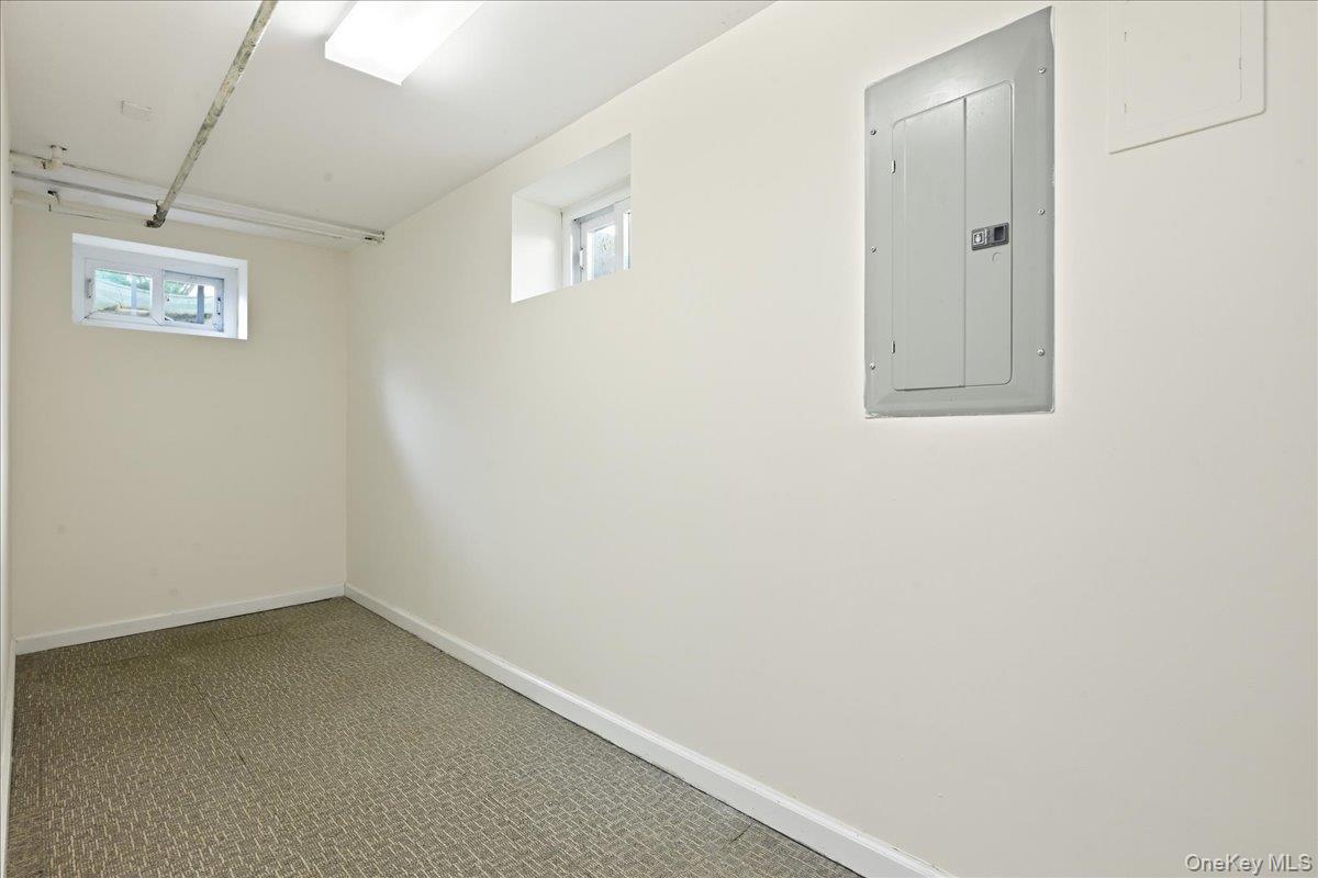 3695 Waverly Avenue Property Photo 28