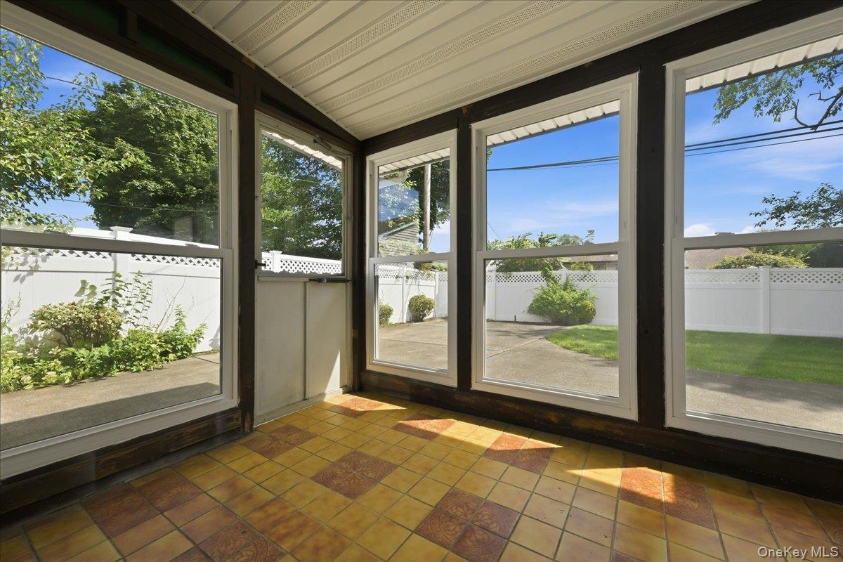 3695 Waverly Avenue Property Photo 30
