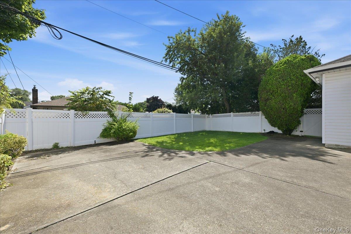 3695 Waverly Avenue Property Photo 32