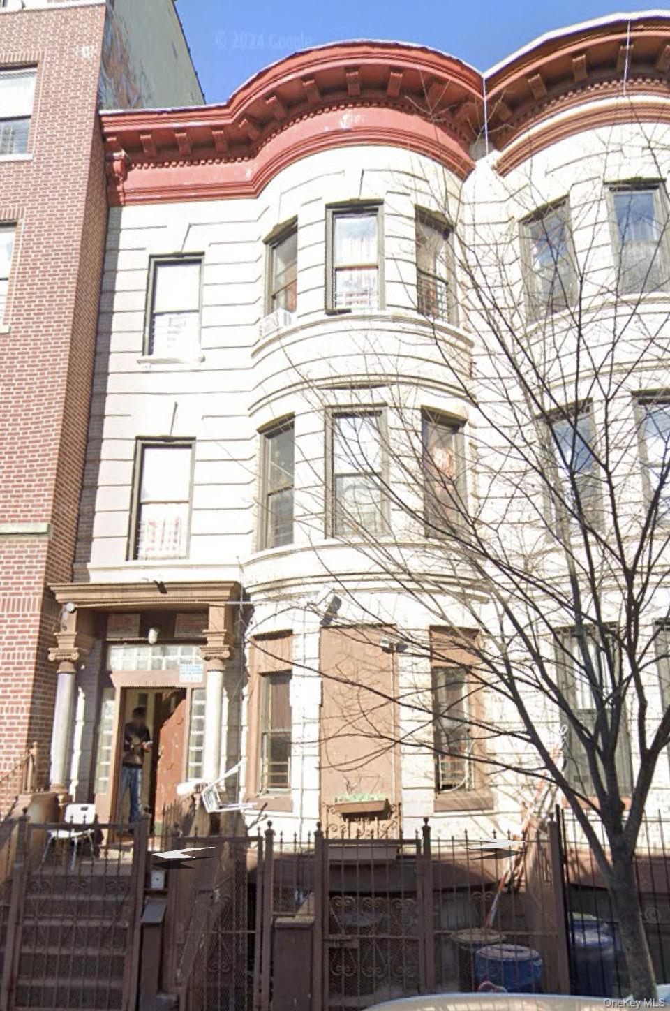 1481 Bryant Avenue