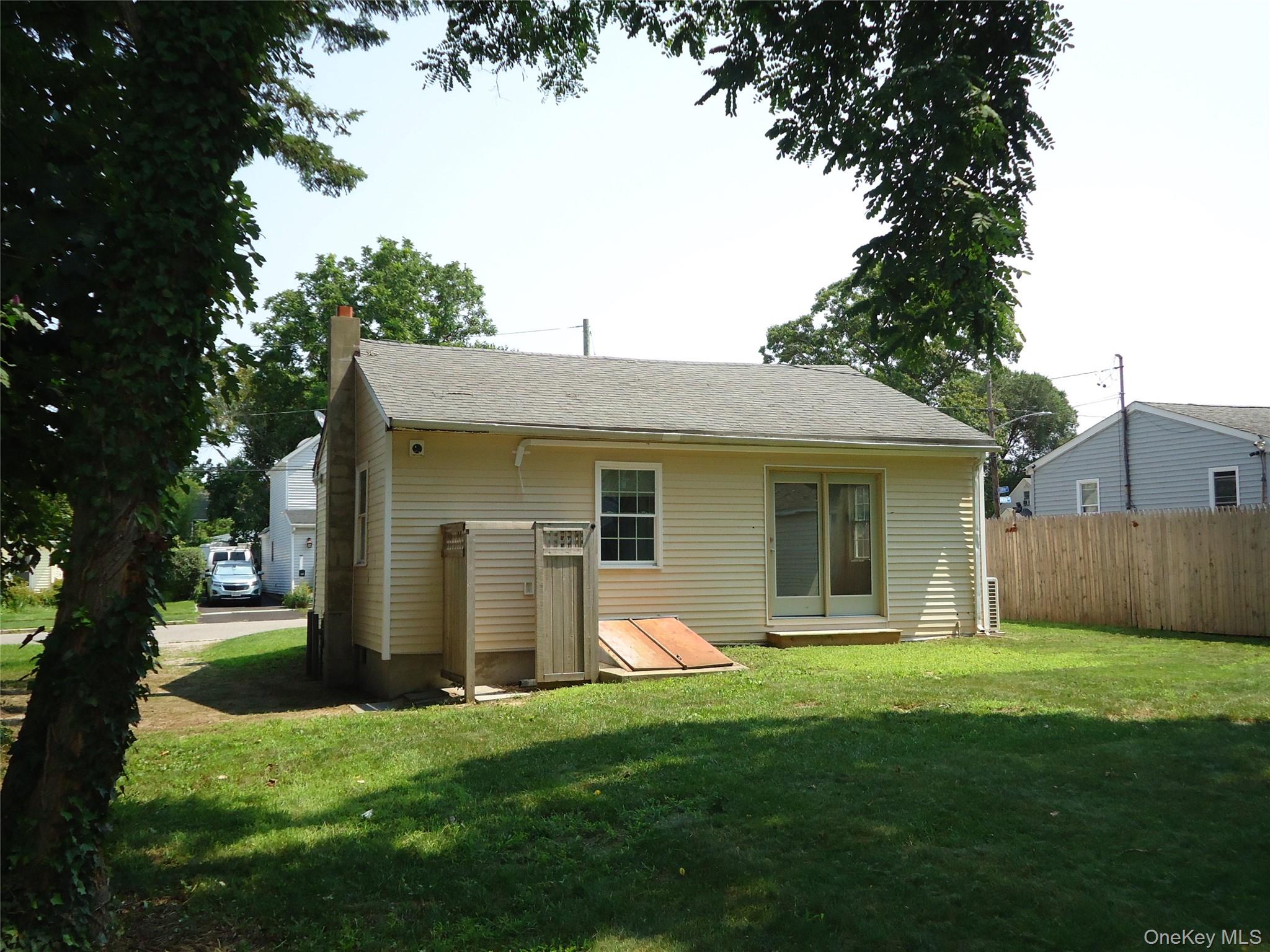 343 Union Avenue Property Photo 6