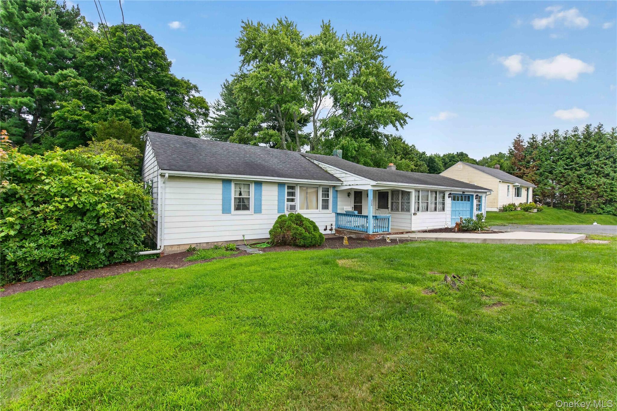 566 Lakeside Road Property Photo 3