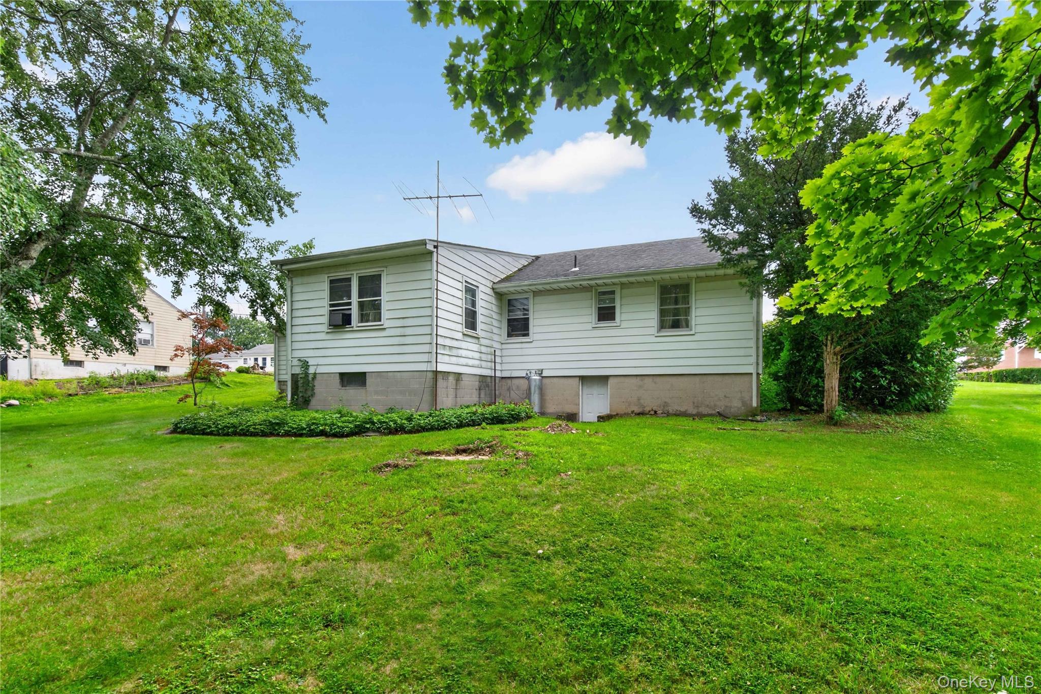 566 Lakeside Road Property Photo 4