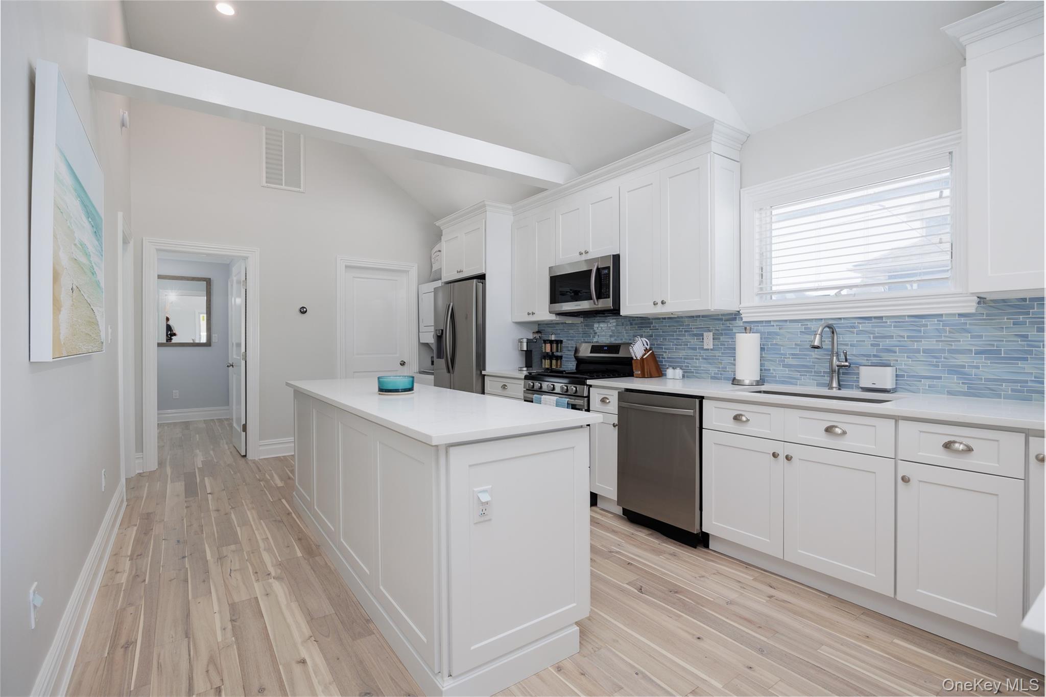 24 Pennsylvania Avenue Upper Property Photo 7
