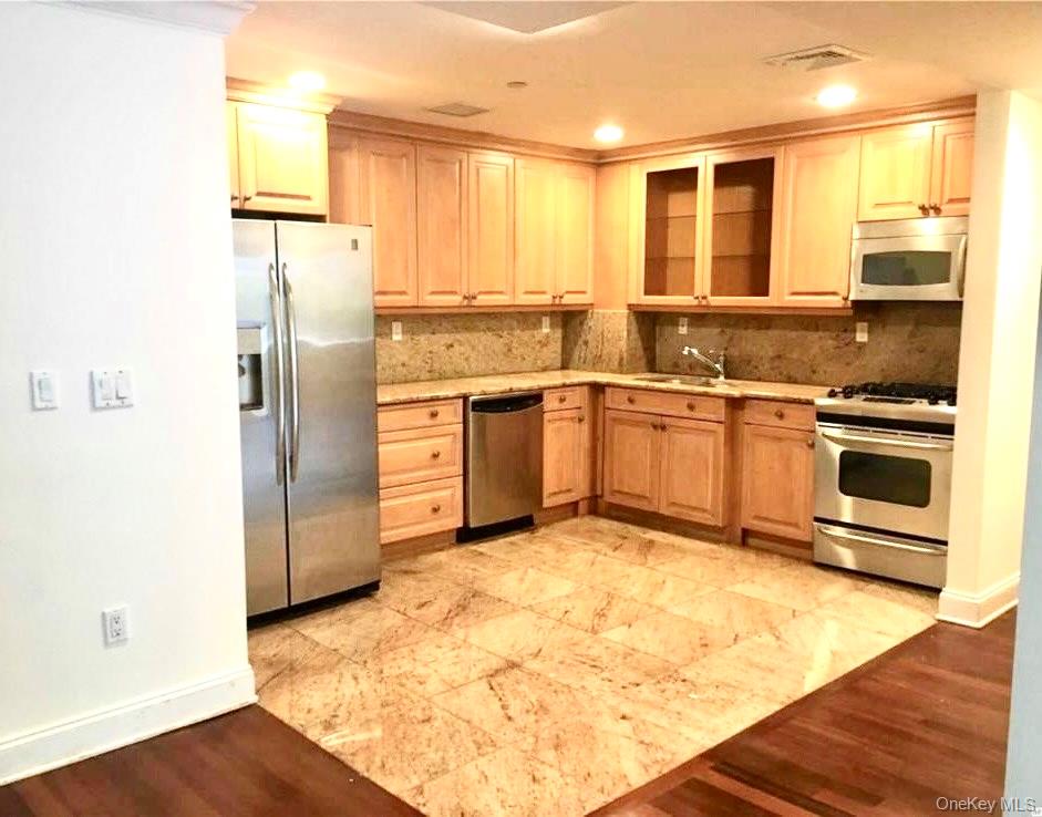 171 Great Neck Property Photo 2