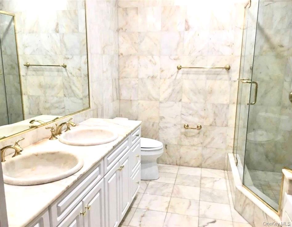 171 Great Neck Property Photo 5