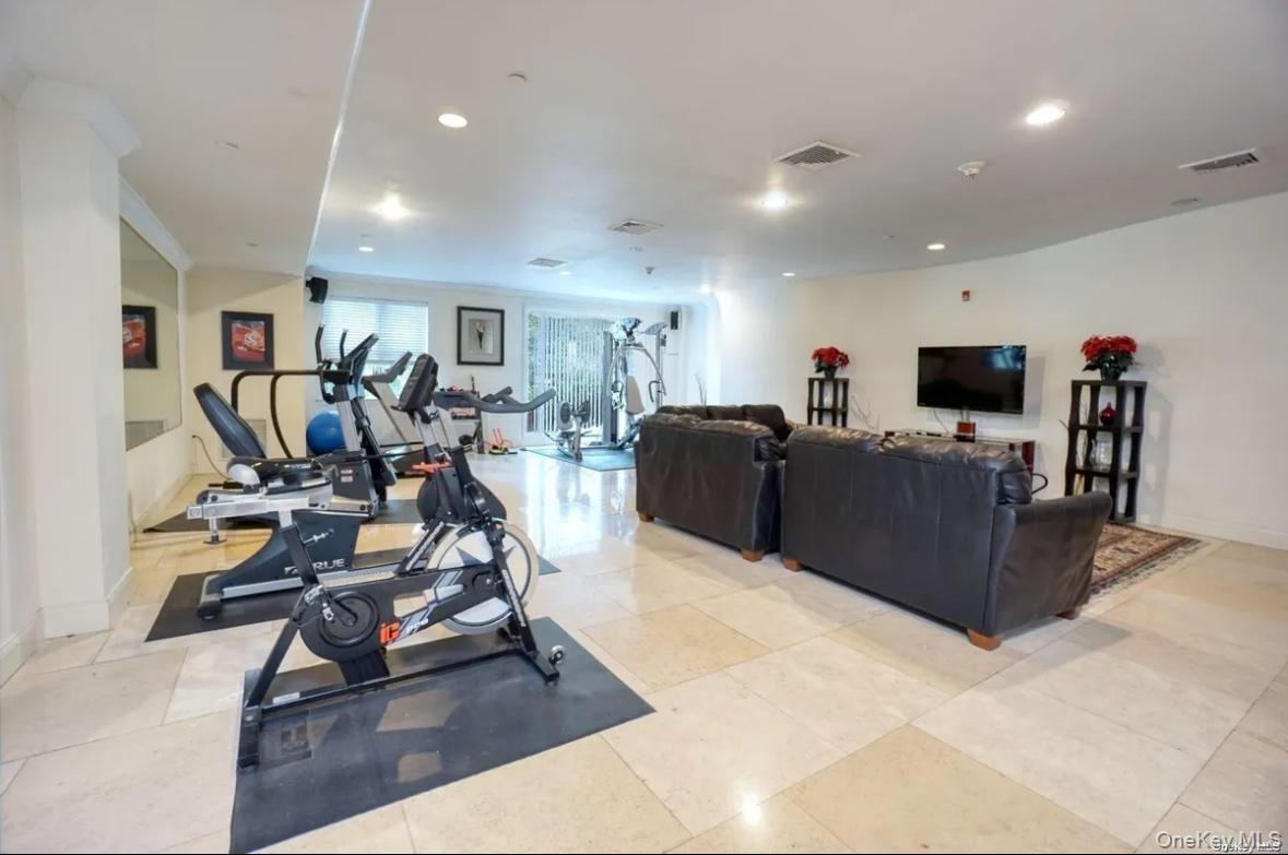 171 Great Neck Property Photo 8